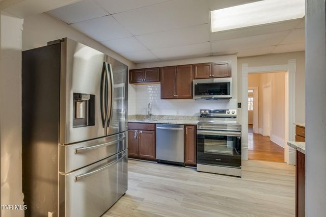 201 East Unaka Avenue, Johnson City, TN 37601