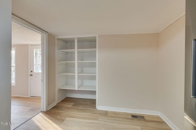 201 East Unaka Avenue, Johnson City, TN 37601