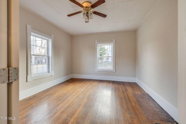 201 East Unaka Avenue, Johnson City, TN 37601