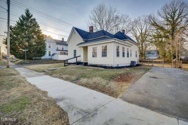 201 East Unaka Avenue, Johnson City, TN 37601