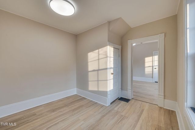 201 East Unaka Avenue, Johnson City, TN 37601