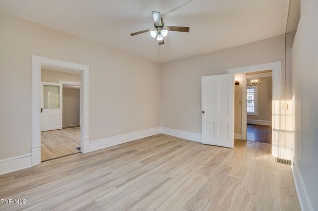 201 East Unaka Avenue, Johnson City, TN 37601