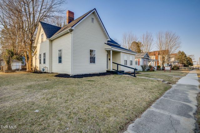 201 East Unaka Avenue, Johnson City, TN 37601