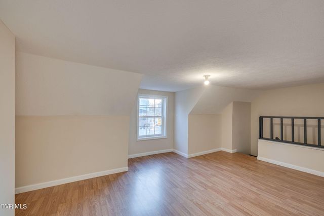 201 East Unaka Avenue, Johnson City, TN 37601