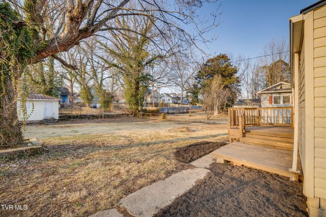 201 East Unaka Avenue, Johnson City, TN 37601