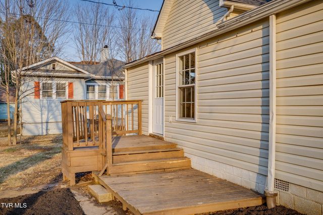 201 East Unaka Avenue, Johnson City, TN 37601