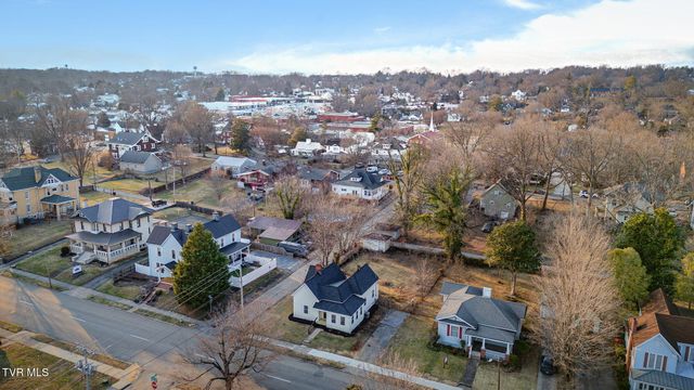 201 East Unaka Avenue, Johnson City, TN 37601