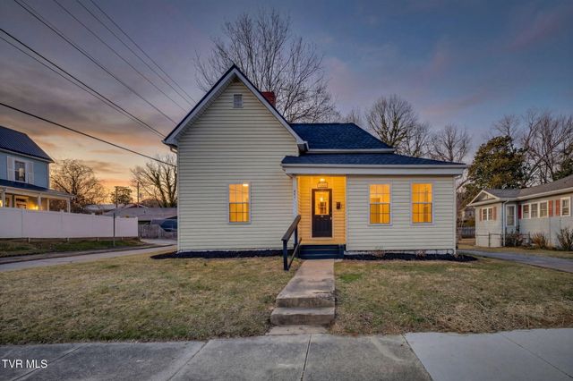 201 East Unaka Avenue, Johnson City, TN 37601