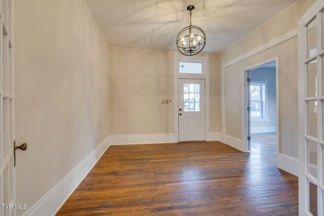 201 East Unaka Avenue, Johnson City, TN 37601