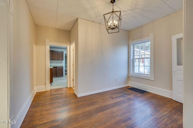 201 East Unaka Avenue, Johnson City, TN 37601