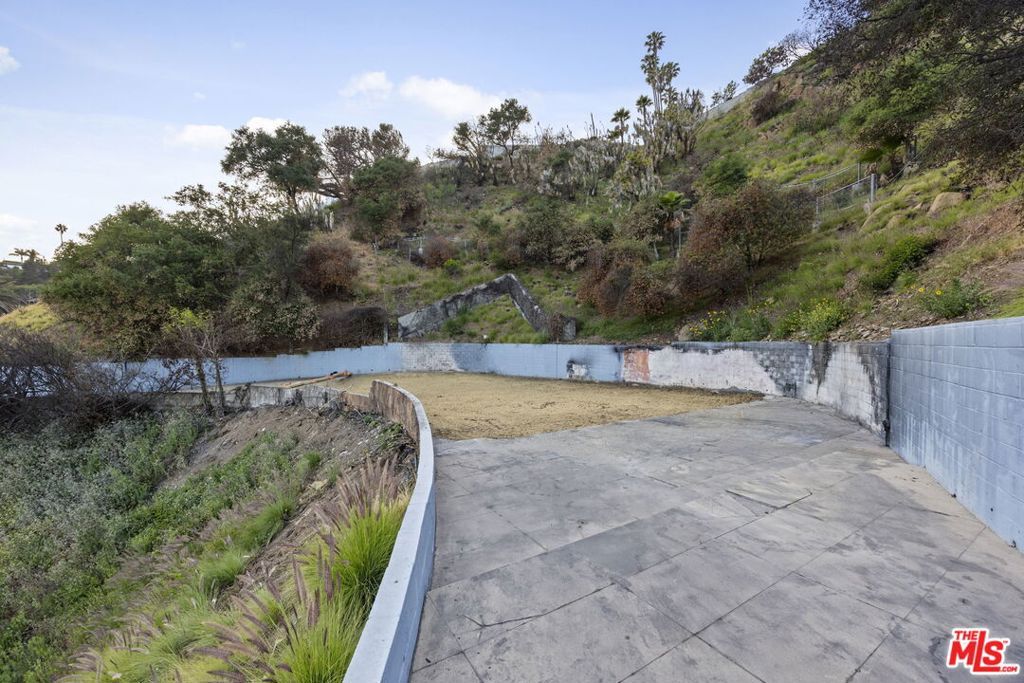 16613 Pequeno Place, Pacific Palisades, CA 90272