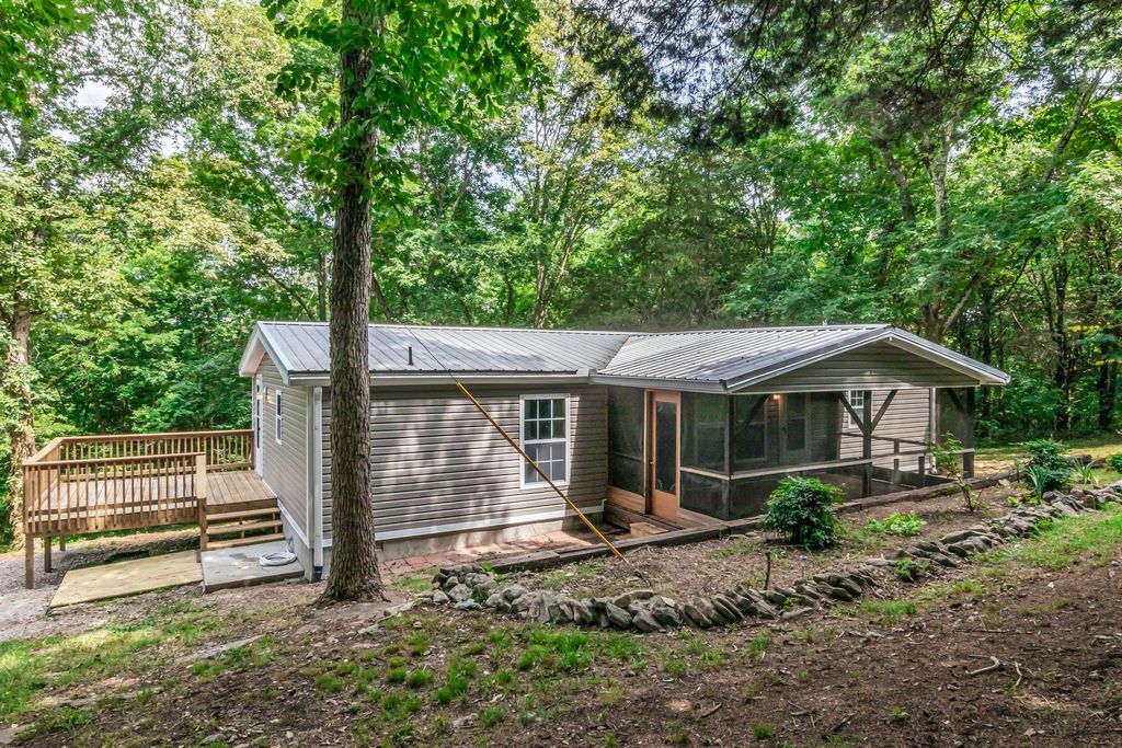 215 Grant Rd, Gordonsville, TN 38563