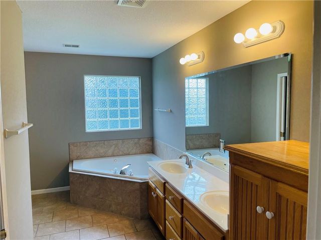 3809 Clayton Drive, Leavenworth, KS 66048