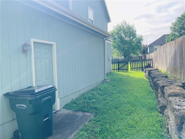 3809 Clayton Drive, Leavenworth, KS 66048