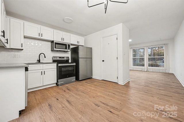 5003 Lakecrest Drive, Charlotte, NC 28215