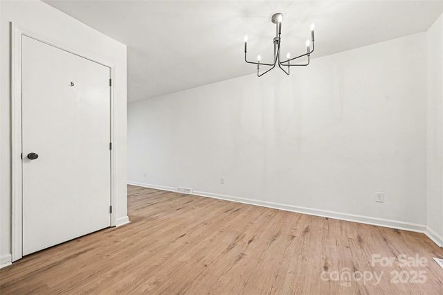 5003 Lakecrest Drive, Charlotte, NC 28215