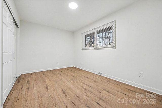 5003 Lakecrest Drive, Charlotte, NC 28215