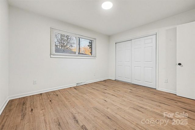 5003 Lakecrest Drive, Charlotte, NC 28215