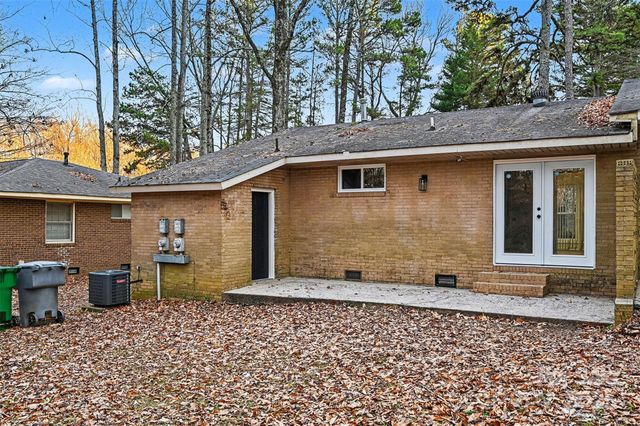 5003 Lakecrest Drive, Charlotte, NC 28215