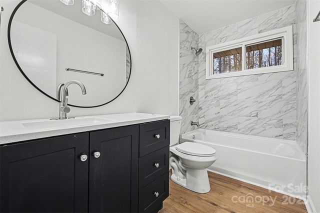 5003 Lakecrest Drive, Charlotte, NC 28215