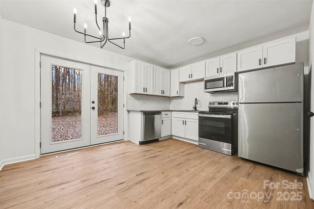 5003 Lakecrest Drive, Charlotte, NC 28215