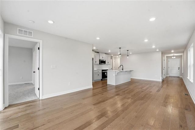 1312 SE Windbreak Drive, Lee's Summit, MO 64081