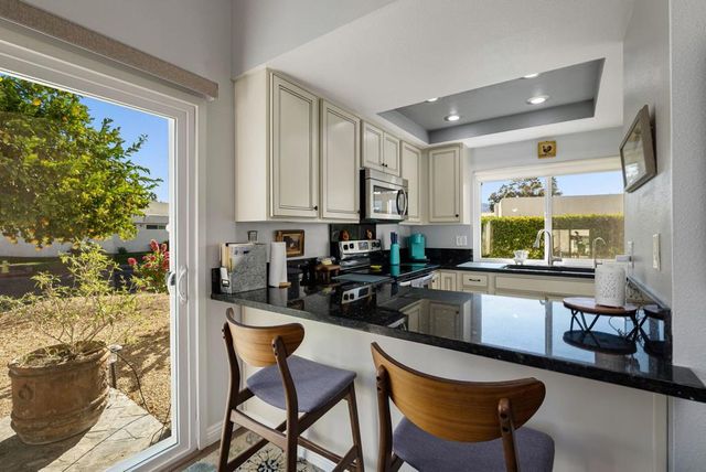 6071 Hazeltine Plaza, Palm Springs, CA 92264