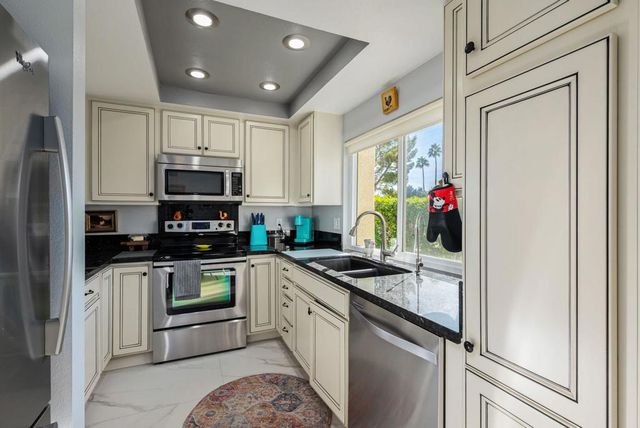 6071 Hazeltine Plaza, Palm Springs, CA 92264