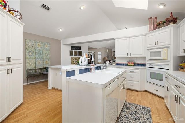 803 Nada Drive, Alamo, TX 78516