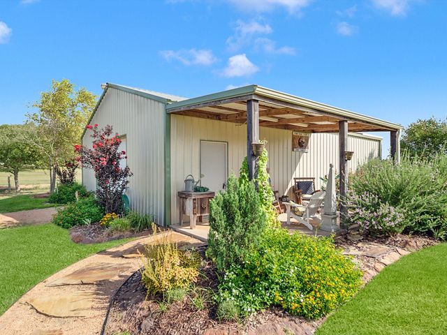 3643 Noak Road, Round Top, TX 78954