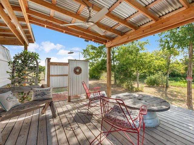 3643 Noak Road, Round Top, TX 78954