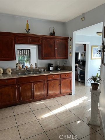 416 E 31st Street, Los Angeles, CA 90011