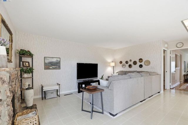 3155 Mackenzie Pl, Fremont, CA 94536