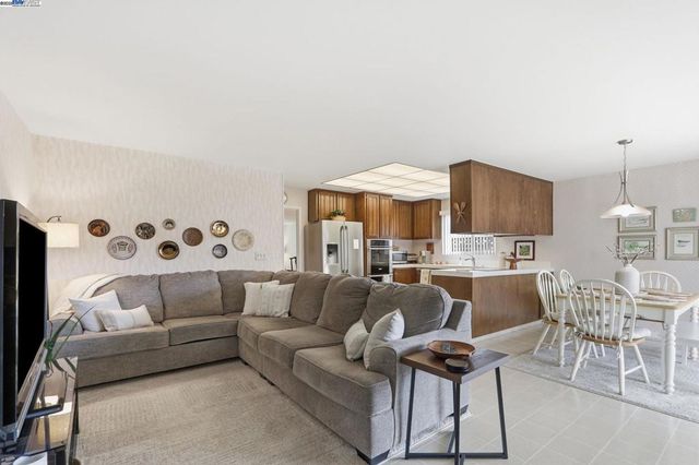 3155 Mackenzie Pl, Fremont, CA 94536
