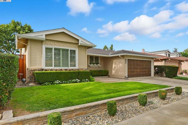 3155 Mackenzie Pl, Fremont, CA 94536