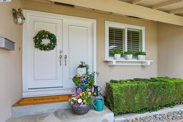 3155 Mackenzie Pl, Fremont, CA 94536