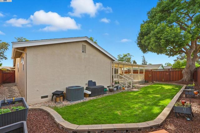 3155 Mackenzie Pl, Fremont, CA 94536