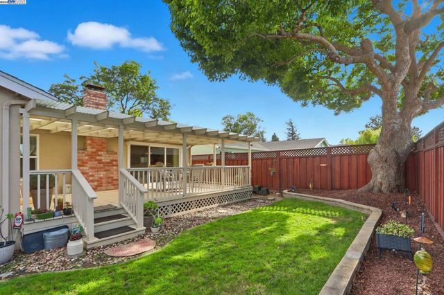 3155 Mackenzie Pl, Fremont, CA 94536