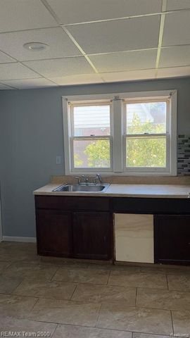 776 Cleophus Parkway, Lincoln Park, MI 48146