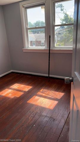 776 Cleophus Parkway, Lincoln Park, MI 48146