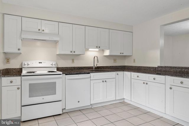 7525 WEATHERBY DR, Rockville, MD 20855