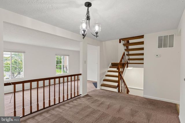 7525 WEATHERBY DR, Rockville, MD 20855