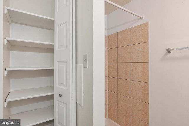 7525 WEATHERBY DR, Rockville, MD 20855