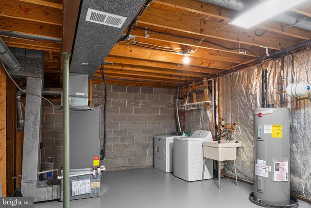 7525 WEATHERBY DR, Rockville, MD 20855