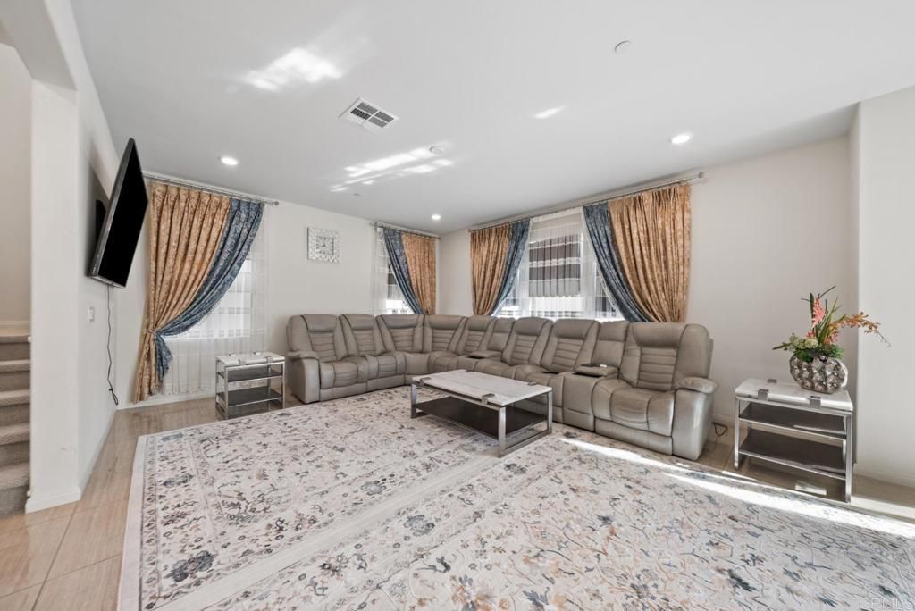 Image 8 of property listing at 1251 S Magnolia Avenue, El Cajon, CA 92020