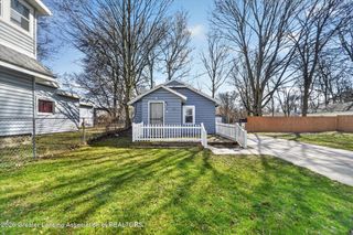 318 E Greenlawn Avenue, Lansing, MI 48910