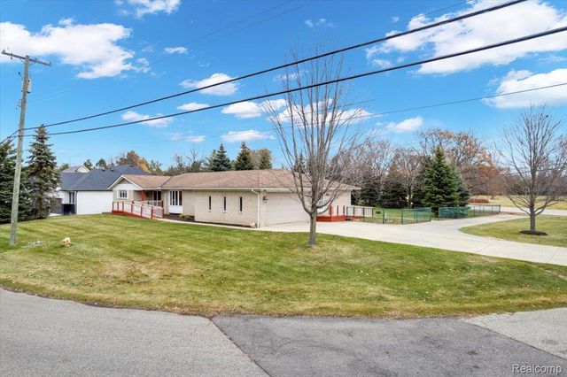 44680 Elizabeth Road, Clinton Charter Township, MI 48036