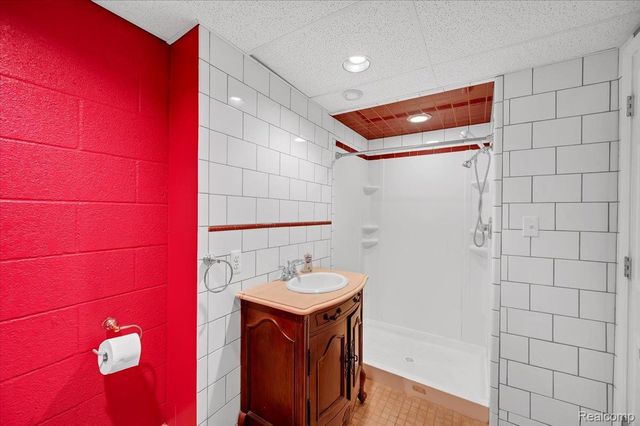 44680 Elizabeth Road, Clinton Charter Township, MI 48036