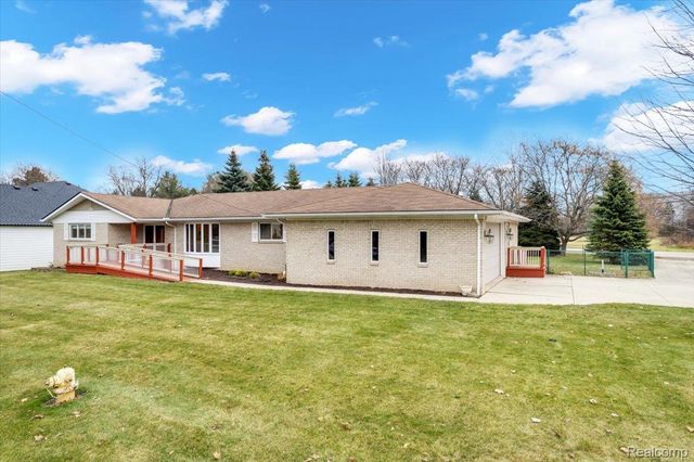 44680 Elizabeth Road, Clinton Charter Township, MI 48036