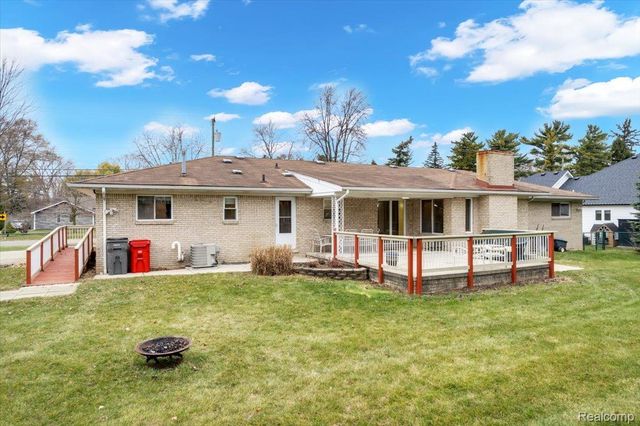 44680 Elizabeth Road, Clinton Charter Township, MI 48036